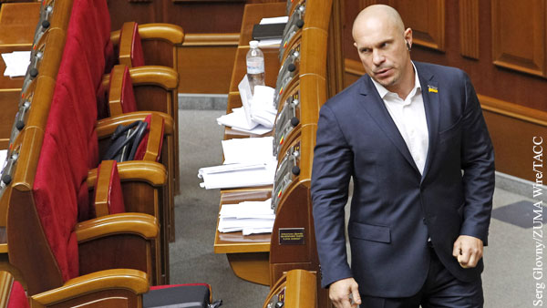 Украинского депутата Киву поймали в Раде за просмотром «обнаженки»