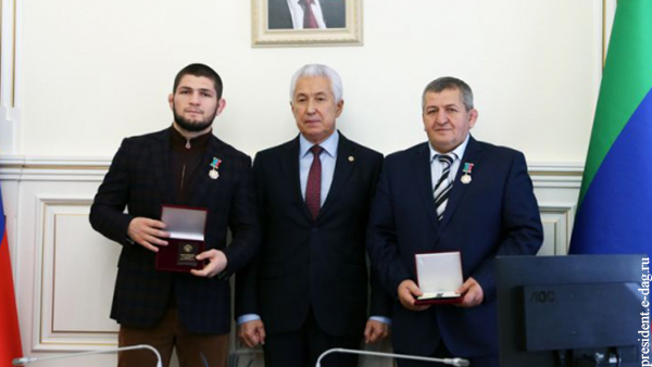 Нурмагомедова и его отца наградили орденами