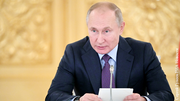 Путин согласился с введением ответственности для чиновников за оскорбления