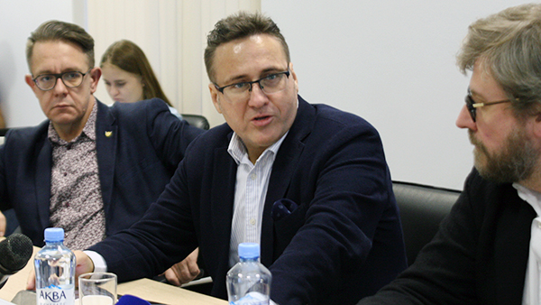 Минченко: Власть в России не идет по пути «лобового столкновения с оппозицией»