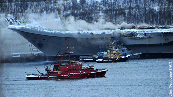 Пожарные борются за живучесть «Адмирала Кузнецова»