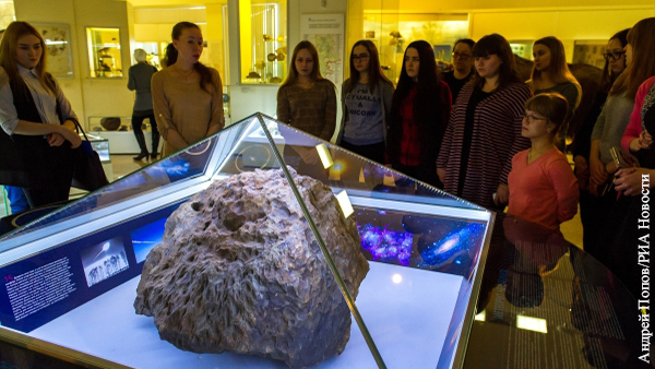 Музей объяснил поднятие купола над фрагментом Челябинского метеорита