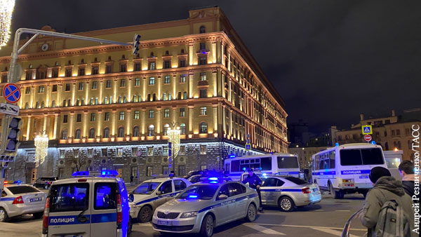 У здания ФСБ в Москве расширили периметр безопасности