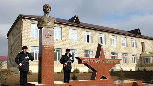 Памятник Герою России Магомеду Нурбагандову открыли в Дагестане