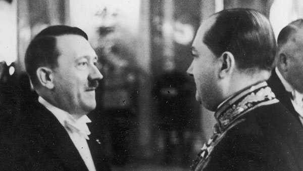 Русофобия не поможет Европе стереть из памяти роман с Гитлером
