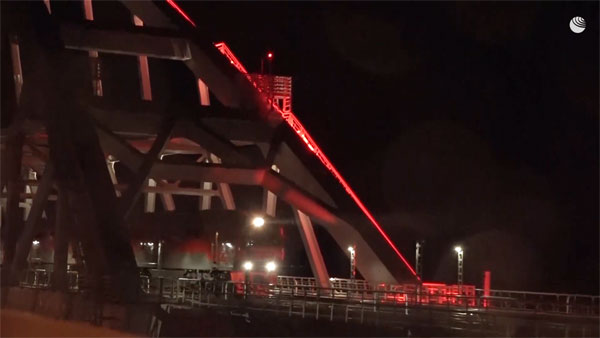 Появилось видео первого пассажирского поезда на Крымском мосту