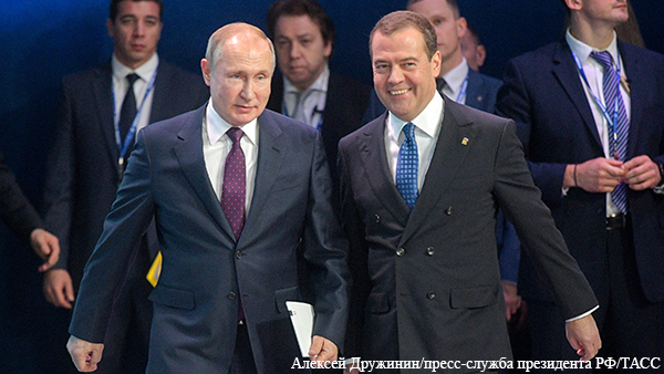 Медведев пожелал Путину «немножко отдохнуть» в праздники
