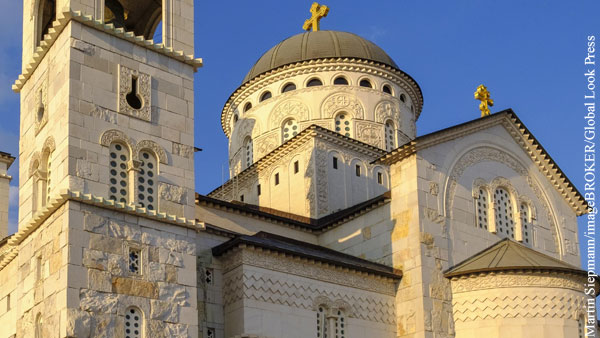 Закон о церквях привел к столкновениям демонстрантов с полицией в Черногории