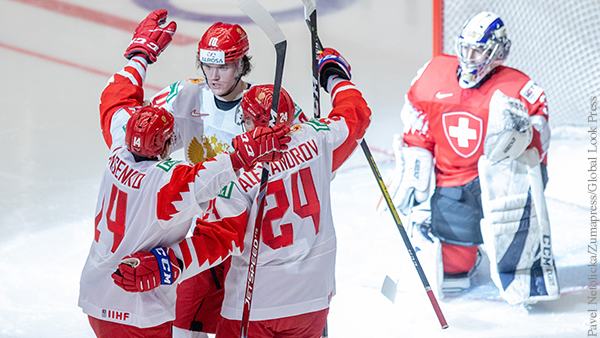 Российские хоккеисты вышли в полуфинал молодежного ЧМ