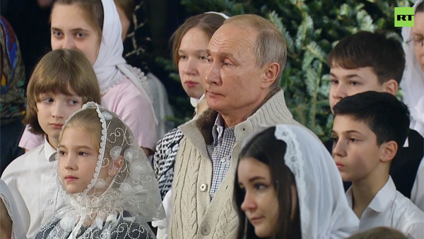 Путин прибыл на богослужение в Спасо-Преображенский собор в Петербурге