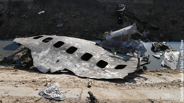 Украина назвала три основных версии крушения самолета в Тегеране