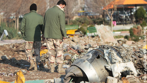 Расшифровку самописцев сбитого в Иране самолета решили проводить на Украине