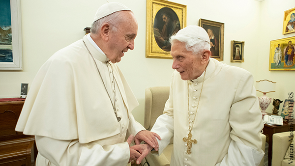 Миф о «конфликте двух пап» направлен на уничтожение традиционной морали