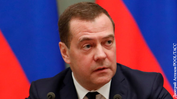 Медведев поблагодарил правительство за работу и пожелал успехов Мишустину