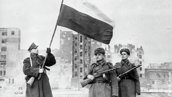 У Польши возникли претензии к освобождению Варшавы Красной армией