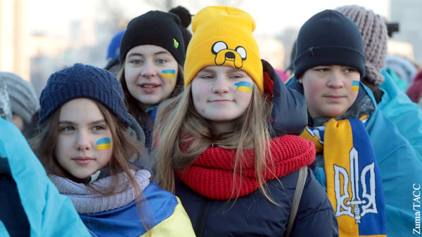 США научат украинскую молодежь национальному сознанию