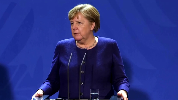 Меркель объяснила отсутствие контактов между Сарраджем и Хафтаром в Берлине