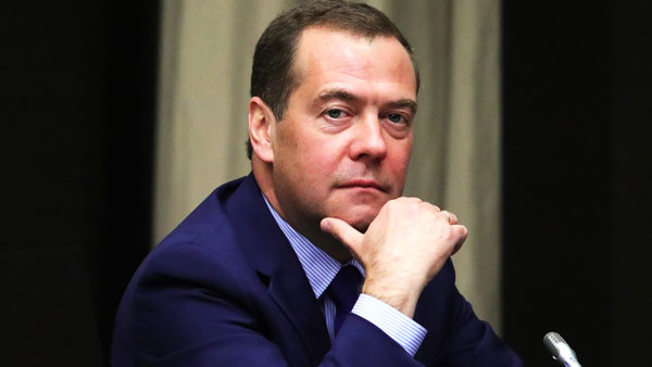 Медведев поздравил новый состав кабмина с началом работы