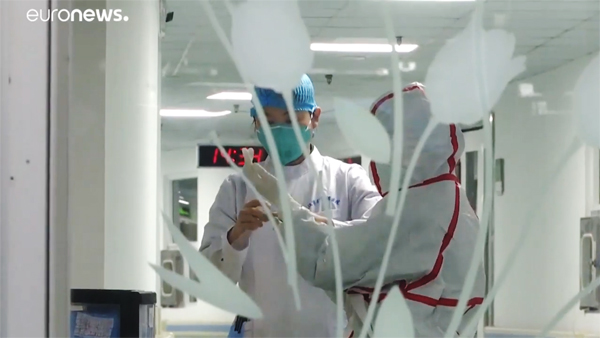 Число заболевших новым типом коронавируса в Китае резко возросло