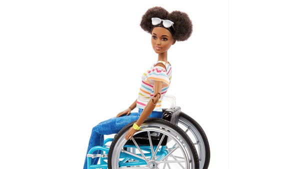 Представлены куклы Барби с протезами и кожной болезнью