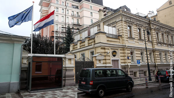 Парламент Нидерландов отменил визит делегации в Россию