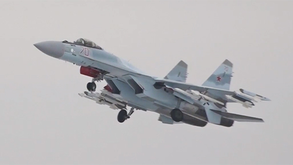 Появилось видео полетов Су-35С в Карелии