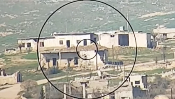 Опубликовано видео охоты сирийского танка на террористов в Идлибе