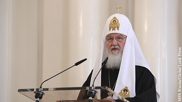 Патриарх Кирилл предложил включить в Конституцию упоминание о Боге