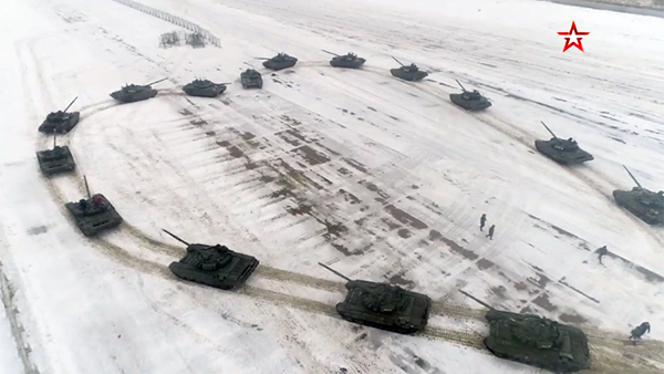 Эксперты назвали постановкой сюжет о «валентинке» из танков 