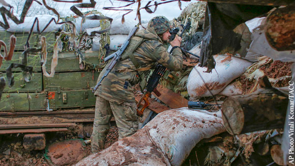 Глава минобороны Украины заявил о потере опорного пункта в Донбассе