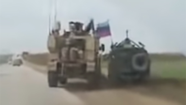 Появилось видео дорожного конфликта между военными России и США
