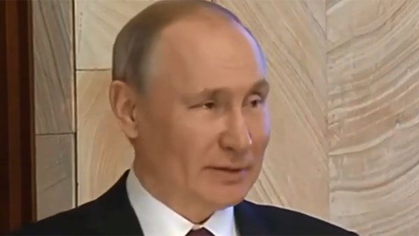 Путин пошутил над зафонившим во время выступления в ФСБ микрофоном