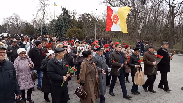 В Одессе отметили 23 февраля возложением цветов к памятнику Неизвестному матросу