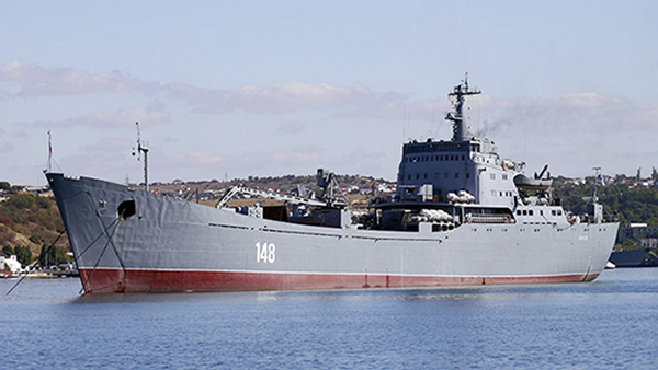 Российский десантный корабль вошел в Средиземное море