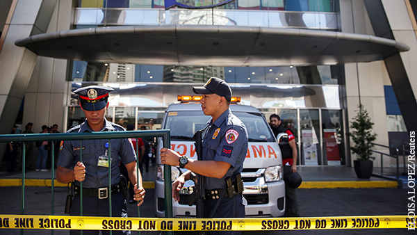 Вооруженный человек захватил 30 заложников в ТЦ на Филиппинах
