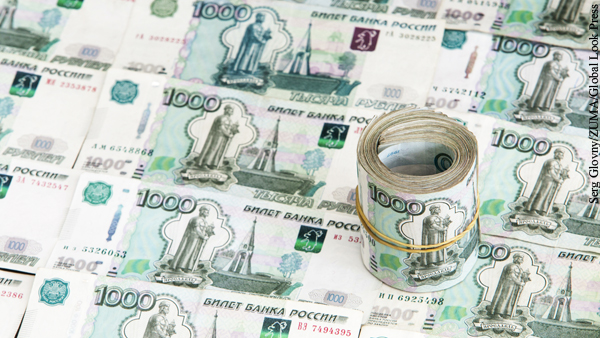 Курс рубля упал вслед за обрушением цен на нефть