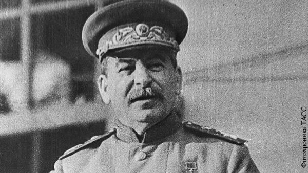 Путин назвал «чушью собачьей» сравнение роли Сталина и Гитлера в развязывании Второй мировой войны