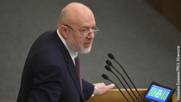 Крашенинников назвал переходной норму об изъятии ограничения президентских сроков