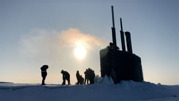 Американская подлодка всплыла у российской базы в Арктике