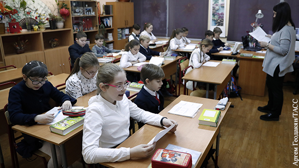 Свободное посещение школ ввели в Москве для профилактики коронавируса