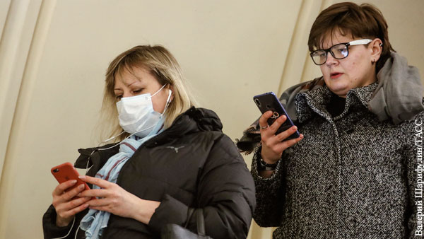 Врач предупредил об угрозе заражения коронавирусом через мобильные телефоны