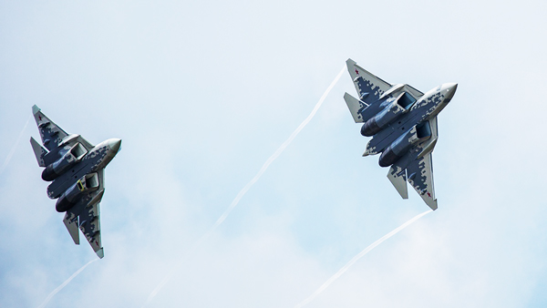Появилось видео полета Су-57 на предельных режимах