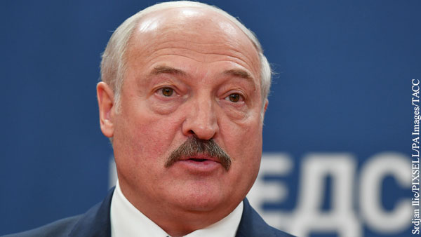 Лукашенко отказался принимать меры для защиты от коронавируса