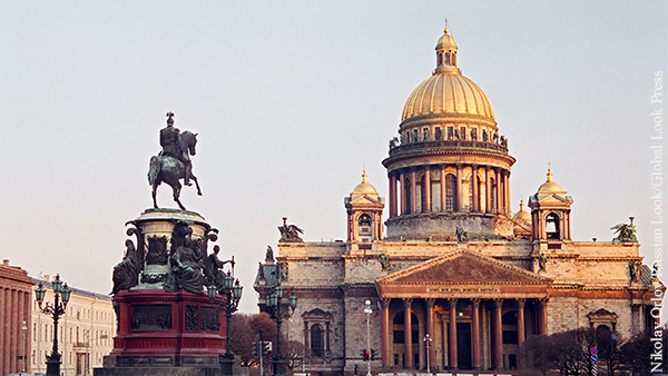 В Петербурге на выходной неделе закроют церкви, парки и рестораны