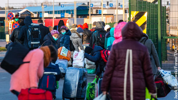 На границе Польши и Украины образовались многотысячные очереди из желающих вернуться домой