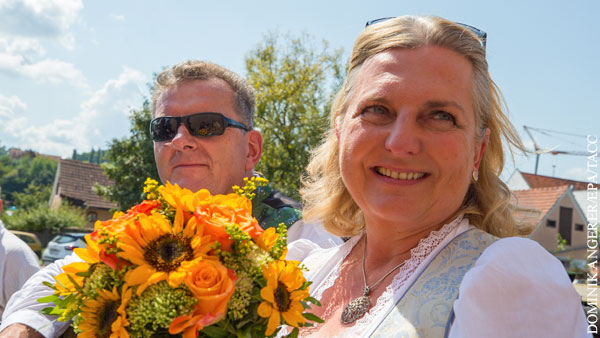 Экс-глава МИД Австрии Кнайсль обвинила мужа в рукоприкладстве