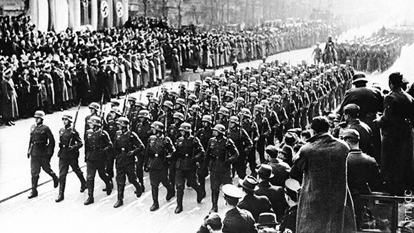 Март 1939 года. Немецкие войска парадным строем проходят по Праге