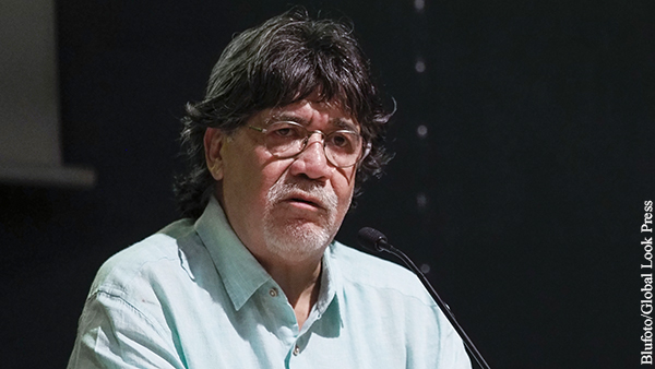 Писатель Луис Сепульведа умер в Испании от коронавируса
