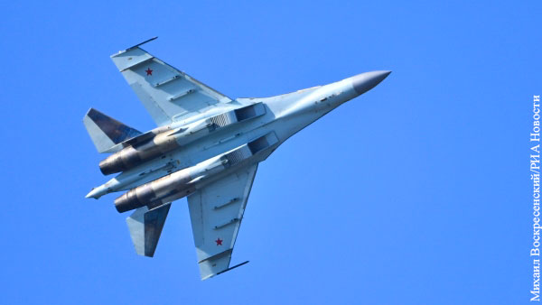 США остались «недовольны» пролетом российского Су-35 рядом с американским P-8A