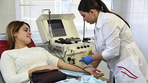 В Москве установлены выплаты донорам крови с антителами на коронавирус